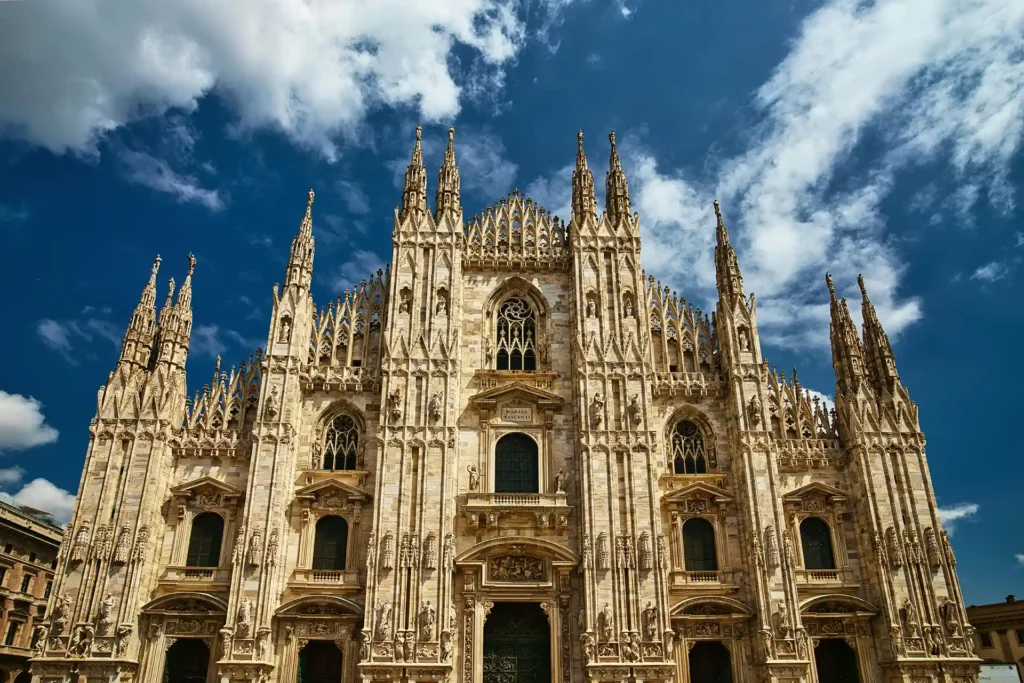 Nell'immagine la facciata del Duomo di Milano